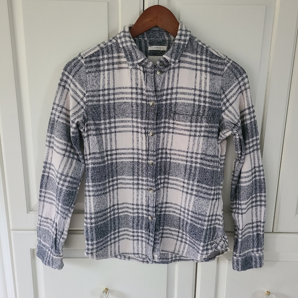 American Eagle Outfitters Tops - 4/25💥 American Eagle Slim Fit Plaid Flannel Button Down Shirt Gray White Size S